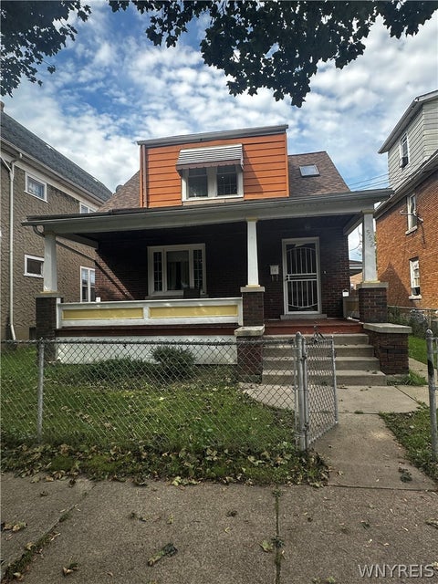 Photo of 552 18th Street, Niagara Falls, NY 14301 (MLS # B1723847)