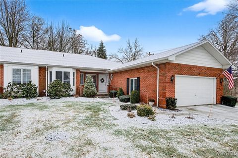 Photo of 35 Hampton Hill Drive, Amherst, NY 14221 (MLS # B1655825)