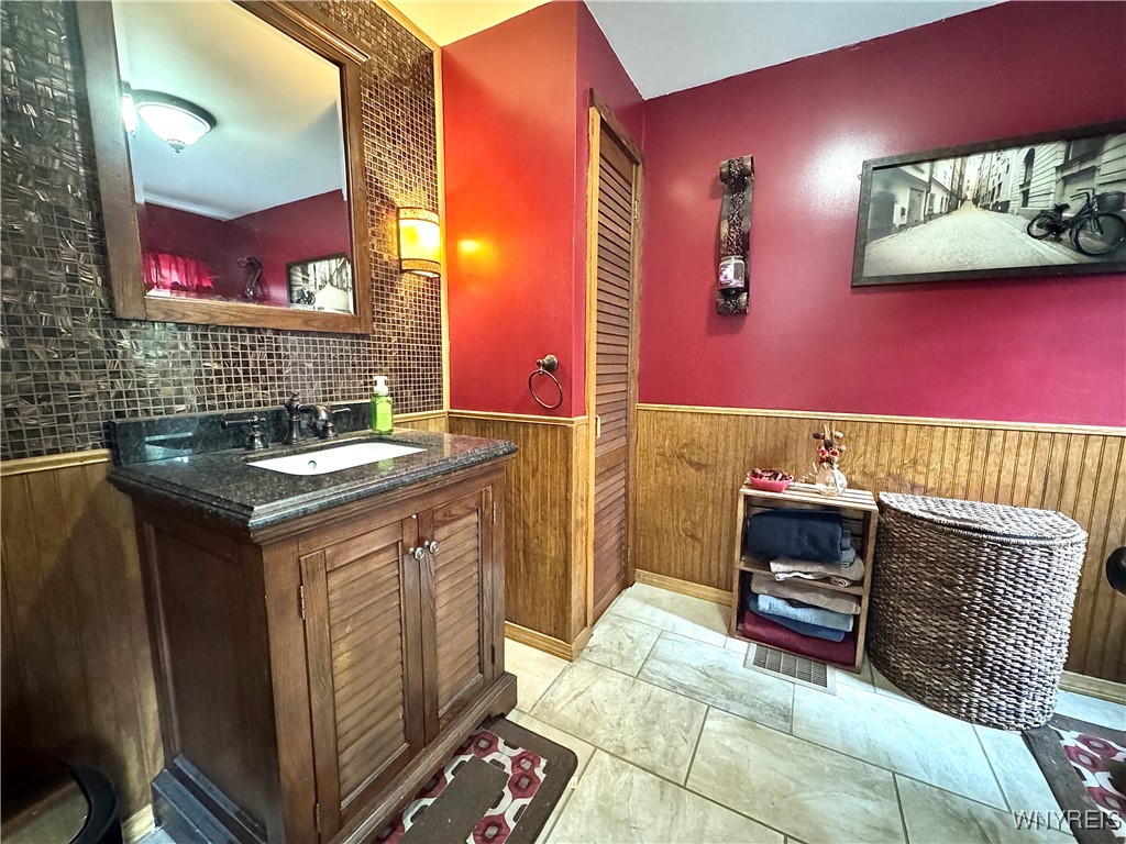 Carlton, New York 14477, United States, 4 Bedrooms Bedrooms, ,3 BathroomsBathrooms,Residential,Active,191888