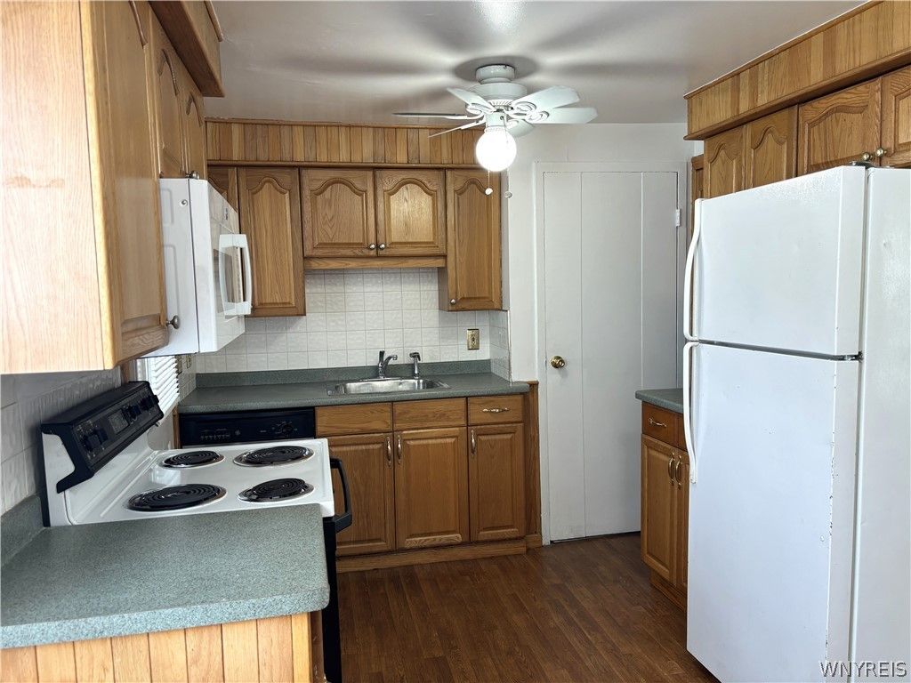 Photo of 54 Carl Road, Grand Island, NY 14072 (MLS # B1696917)