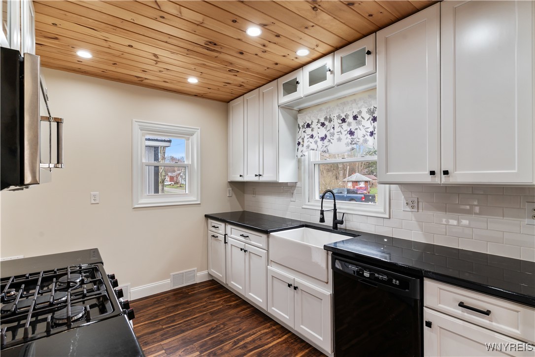 2610 Hemlock Road, Eden, New York image 4