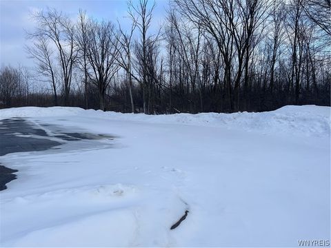 84 Davison Court Lockport NY 14094