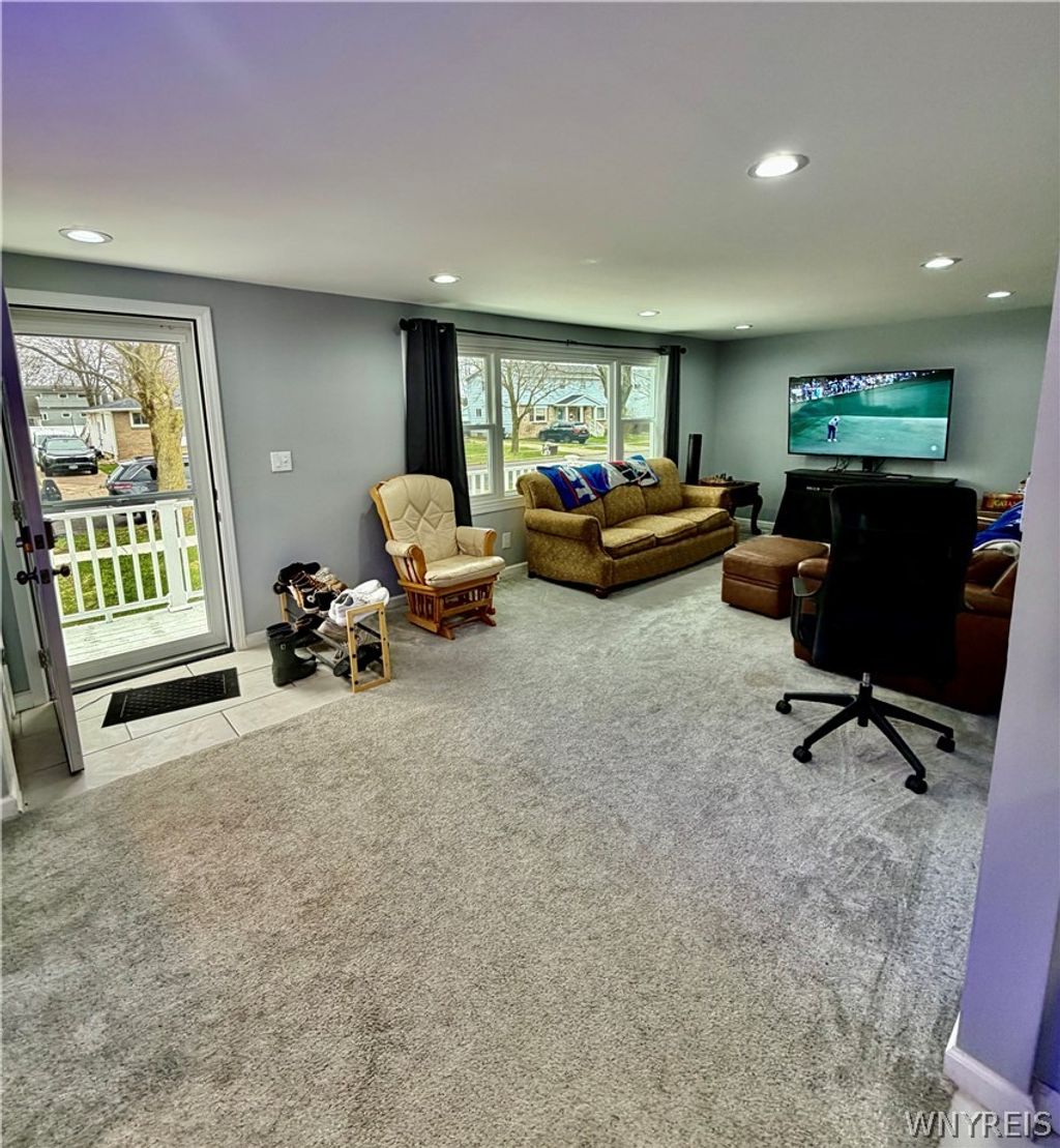 Photo of 260 Argus Drive, Lancaster, NY 14043 (MLS # B1673110)