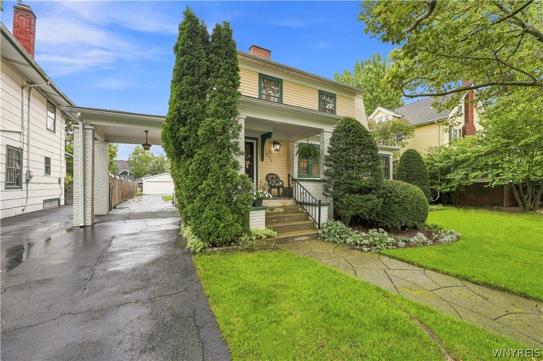 373 Woodbridge Avenue