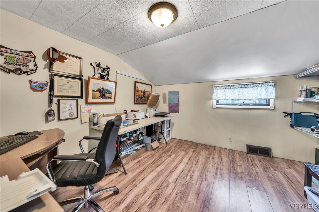 Hartland, New York 14105, United States, 4 Bedrooms Bedrooms, ,2 BathroomsBathrooms,Residential,Pending,150545