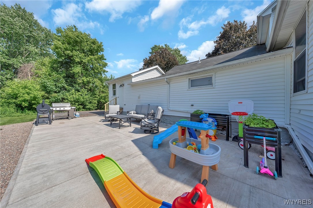 Hartland, New York 14105, United States, 4 Bedrooms Bedrooms, ,2 BathroomsBathrooms,Residential,Pending,150545