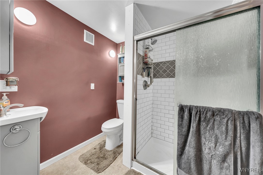 Hartland, New York 14105, United States, 4 Bedrooms Bedrooms, ,2 BathroomsBathrooms,Residential,Pending,150545