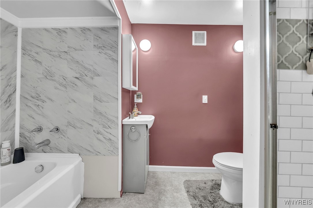 Hartland, New York 14105, United States, 4 Bedrooms Bedrooms, ,2 BathroomsBathrooms,Residential,Pending,150545