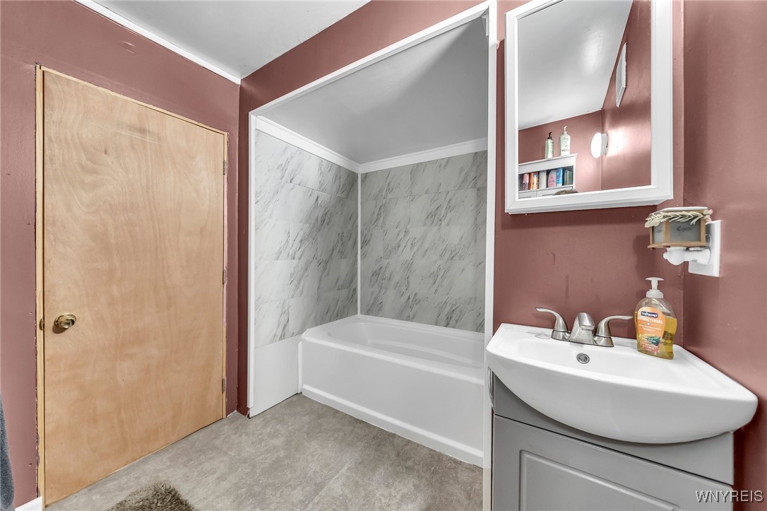 Hartland, New York 14105, United States, 4 Bedrooms Bedrooms, ,2 BathroomsBathrooms,Residential,Pending,150545