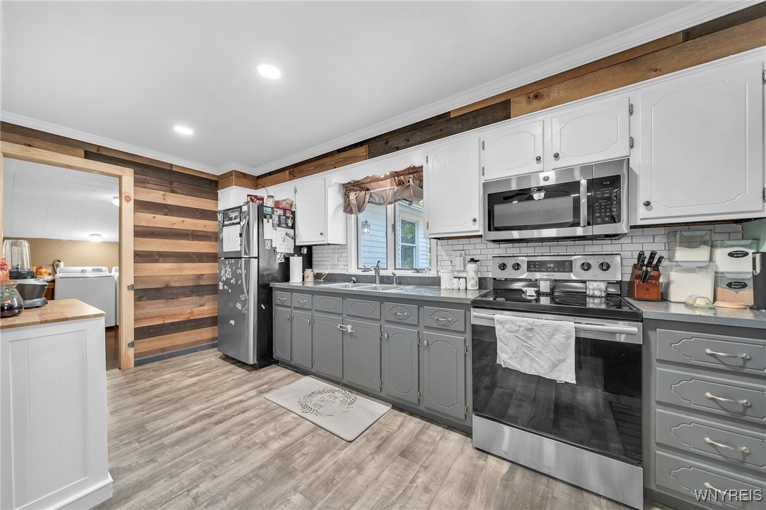 Hartland, New York 14105, United States, 4 Bedrooms Bedrooms, ,2 BathroomsBathrooms,Residential,Pending,150545