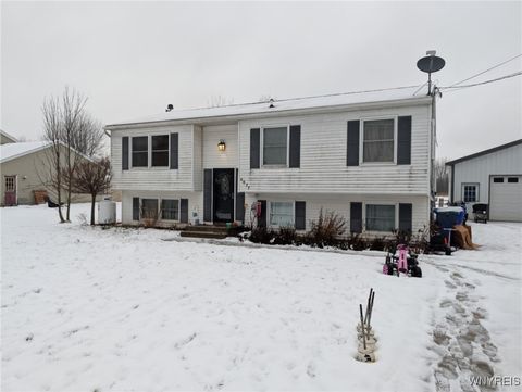 Photo of 5877 Dunnigan Road, Pendleton, NY 14094 (MLS # B1654251)