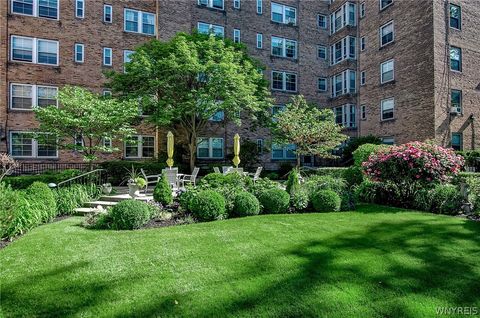 Photo of 731 W Ferry Street #3I, Buffalo, NY 14222 (MLS # B1546474)