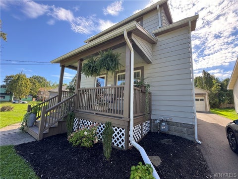 Photo of 1309 Newland Avenue, Jamestown, NY 14701 (MLS # B1717349)