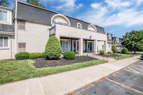 Photo of 5 Cambridge SQ #G, Amherst, NY 14221 (MLS # B1694556)
