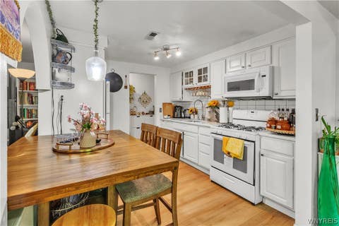 Tiny photo for 5 Cambridge SQ #G, Amherst, NY 14221 (MLS # B1694556)