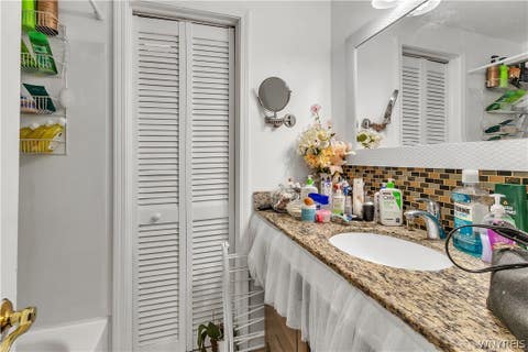 Tiny photo for 5 Cambridge SQ #G, Amherst, NY 14221 (MLS # B1694556)