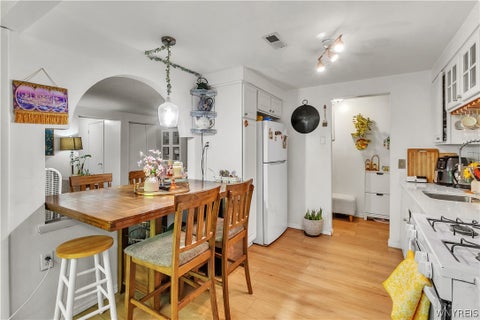 Tiny photo for 5 Cambridge SQ #G, Amherst, NY 14221 (MLS # B1694556)