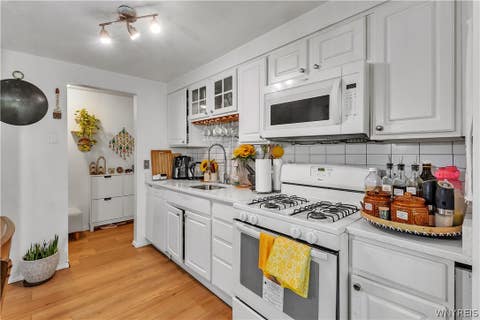 Tiny photo for 5 Cambridge SQ #G, Amherst, NY 14221 (MLS # B1694556)