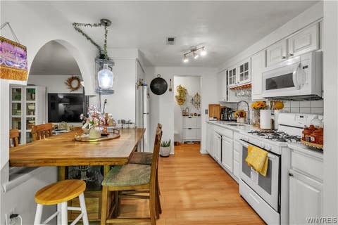 Tiny photo for 5 Cambridge SQ #G, Amherst, NY 14221 (MLS # B1694556)