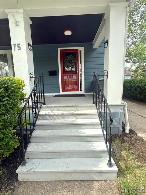 Tiny photo for 75 W Hazeltine Avenue, Tonawanda, NY 14217 (MLS # B1709269)