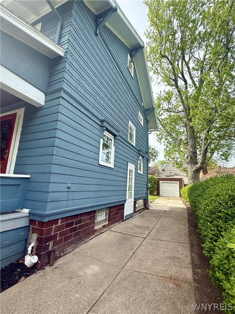 Tiny photo for 75 W Hazeltine Avenue, Tonawanda, NY 14217 (MLS # B1709269)