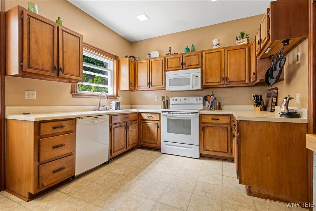 Batavia City, New York 14020, United States, 3 Bedrooms Bedrooms, ,2 BathroomsBathrooms,Residential,Active,166374