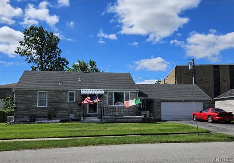 Homes For Sale - 11 Loretto Drive<br/> Erie County, Cheektowaga, NY 14225