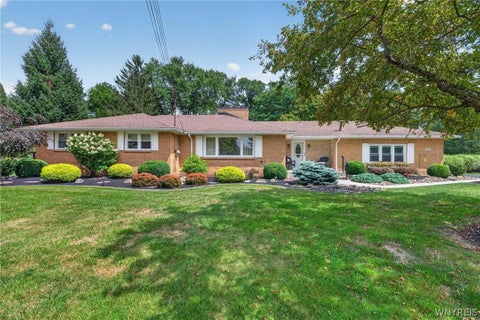 Photo of 5875 Creekview Drive, Clarence, NY 14032 (MLS # B1704283)