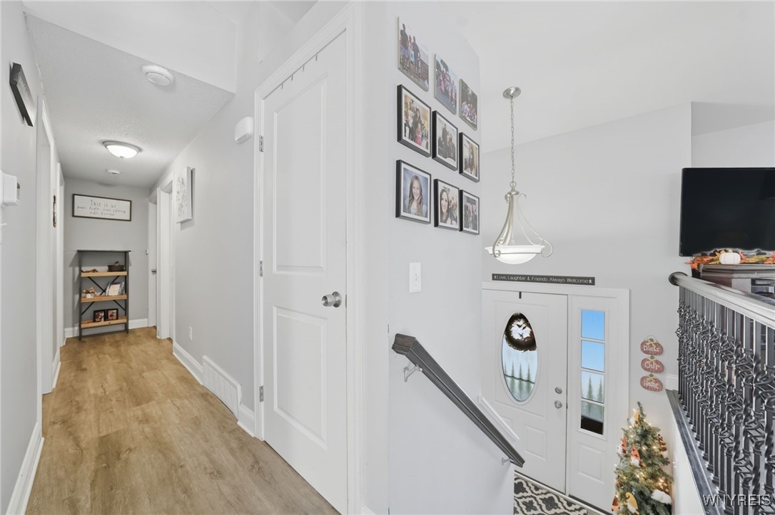 Royalton, New York 14105, United States, 4 Bedrooms Bedrooms, ,2 BathroomsBathrooms,Residential,Pending,211285