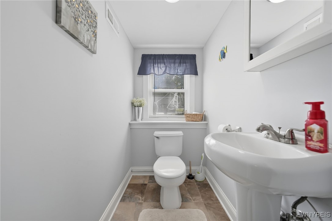 Royalton, New York 14105, United States, 4 Bedrooms Bedrooms, ,2 BathroomsBathrooms,Residential,Pending,211285