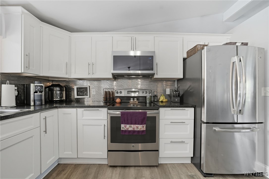 Royalton, New York 14105, United States, 4 Bedrooms Bedrooms, ,2 BathroomsBathrooms,Residential,Pending,211285