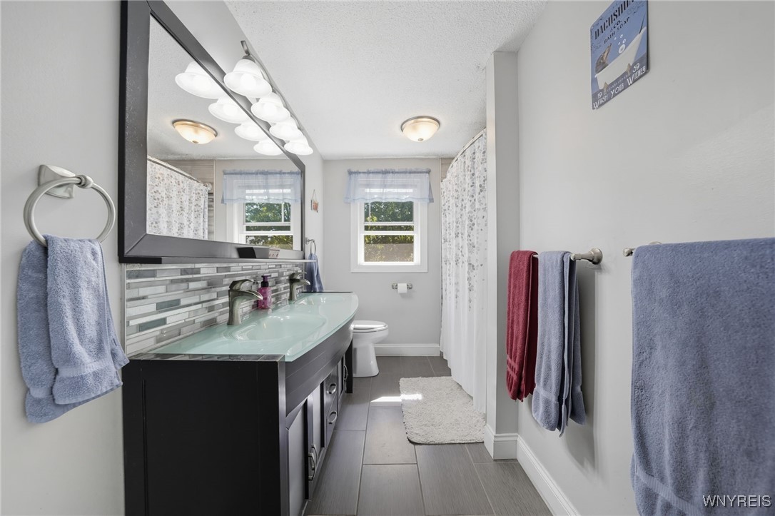 Royalton, New York 14105, United States, 4 Bedrooms Bedrooms, ,2 BathroomsBathrooms,Residential,Pending,211285