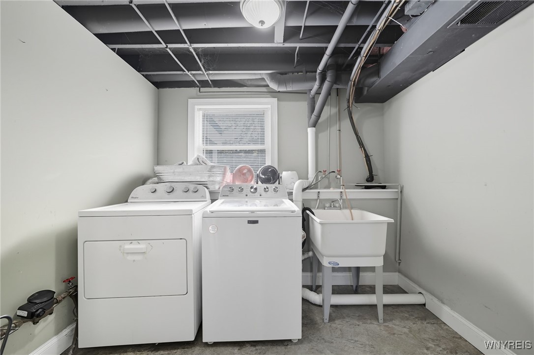 Royalton, New York 14105, United States, 4 Bedrooms Bedrooms, ,2 BathroomsBathrooms,Residential,Pending,211285