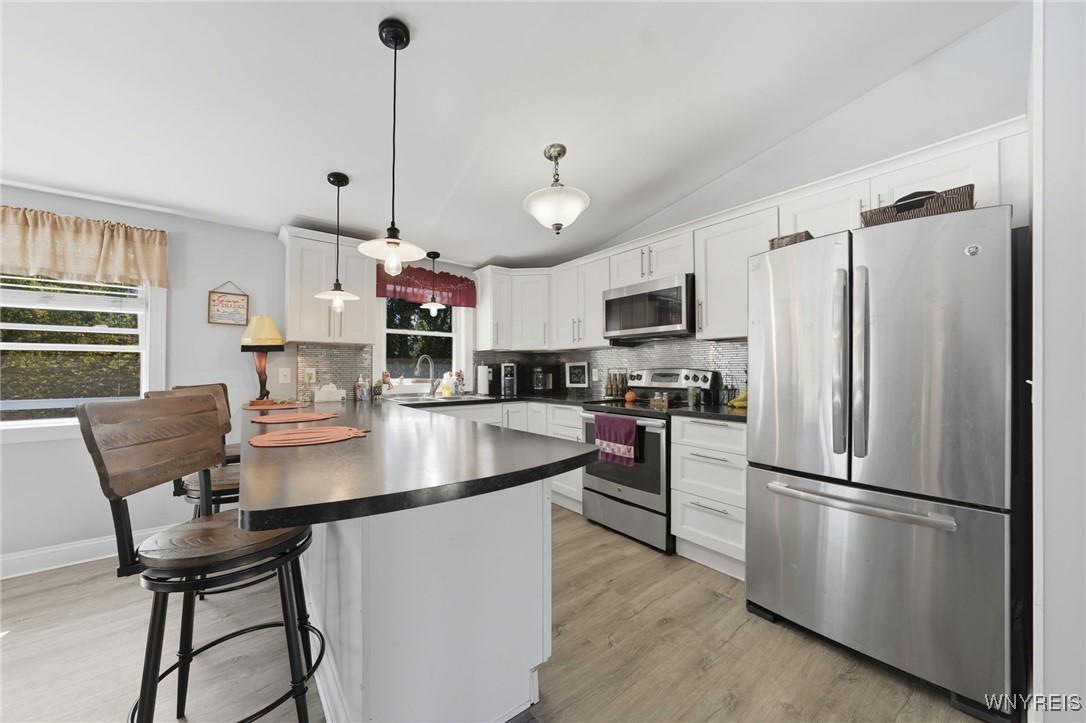 Royalton, New York 14105, United States, 4 Bedrooms Bedrooms, ,2 BathroomsBathrooms,Residential,Pending,211285