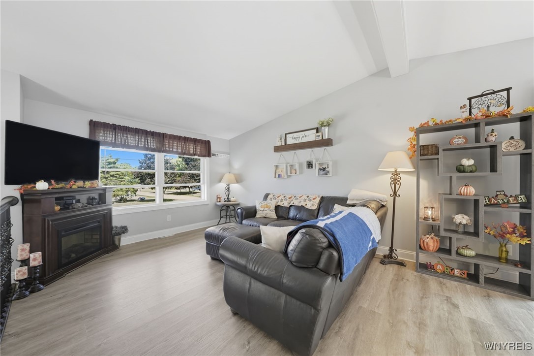 Royalton, New York 14105, United States, 4 Bedrooms Bedrooms, ,2 BathroomsBathrooms,Residential,Pending,211285