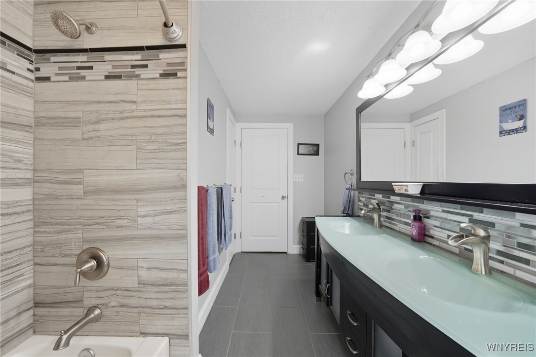 Royalton, New York 14105, United States, 4 Bedrooms Bedrooms, ,2 BathroomsBathrooms,Residential,Pending,211285