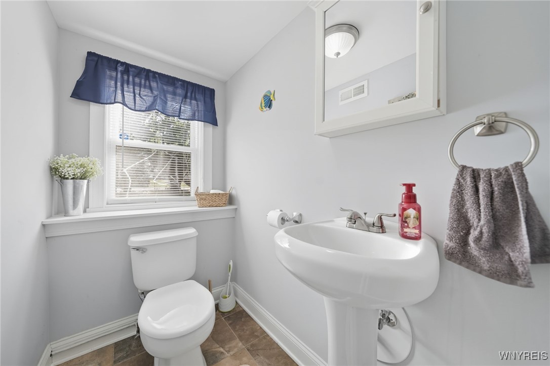 Royalton, New York 14105, United States, 4 Bedrooms Bedrooms, ,2 BathroomsBathrooms,Residential,Pending,211285