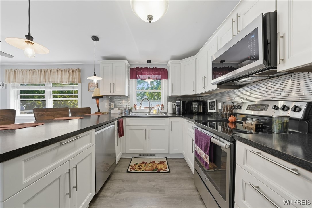 Royalton, New York 14105, United States, 4 Bedrooms Bedrooms, ,2 BathroomsBathrooms,Residential,Pending,211285