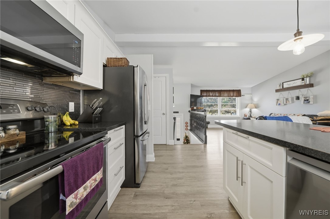 Royalton, New York 14105, United States, 4 Bedrooms Bedrooms, ,2 BathroomsBathrooms,Residential,Pending,211285