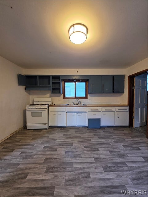 Tiny photo for 301 Peach Street, Buffalo, NY 14204 (MLS # B1715029)