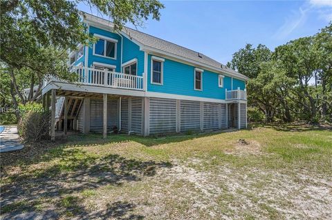 A home in Saint Helena Island