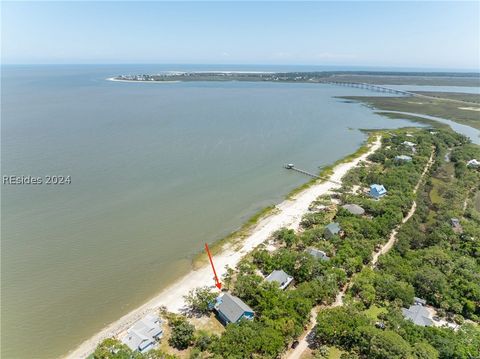 A home in Saint Helena Island