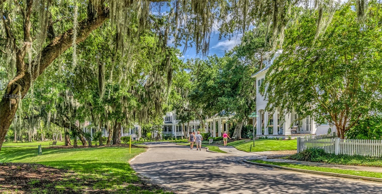 Beaufort, South Carolina 29906, United States, 2 Bedrooms Bedrooms, ,3 BathroomsBathrooms,Residential,Active,37975