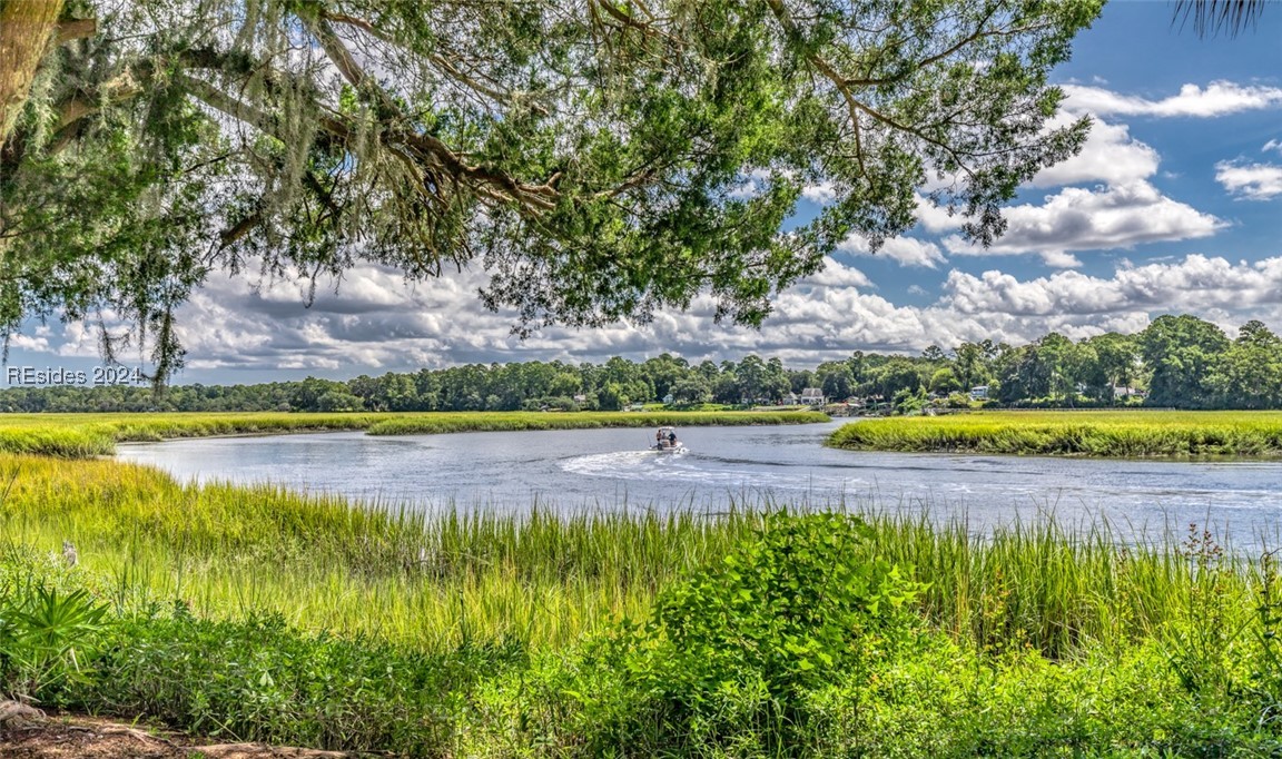 Beaufort, South Carolina 29906, United States, 2 Bedrooms Bedrooms, ,3 BathroomsBathrooms,Residential,Active,37975