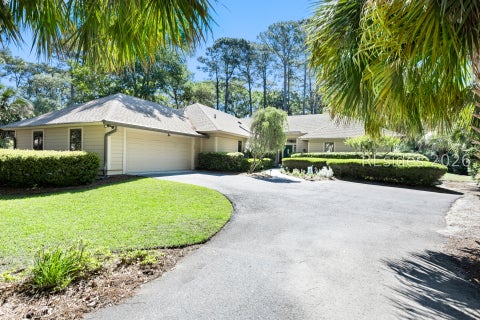 Homes For Sale - 61 Gloucester Road<br/> Hilton Head Island, SC 29928