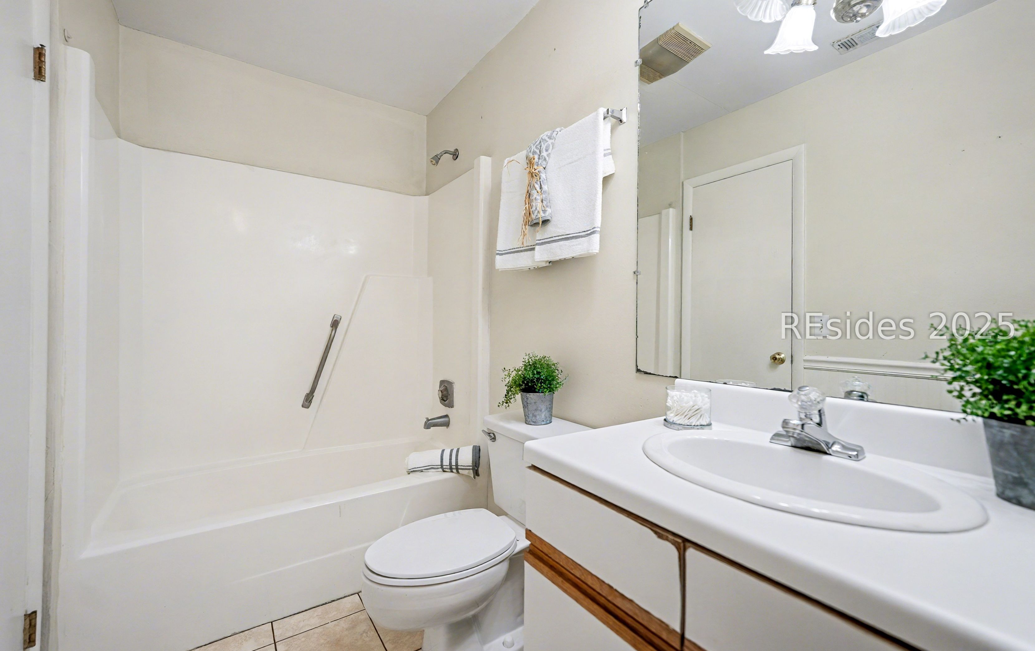 Beaufort, South Carolina 29902, United States, 2 Bedrooms Bedrooms, ,2 BathroomsBathrooms,Residential,Pending,251104