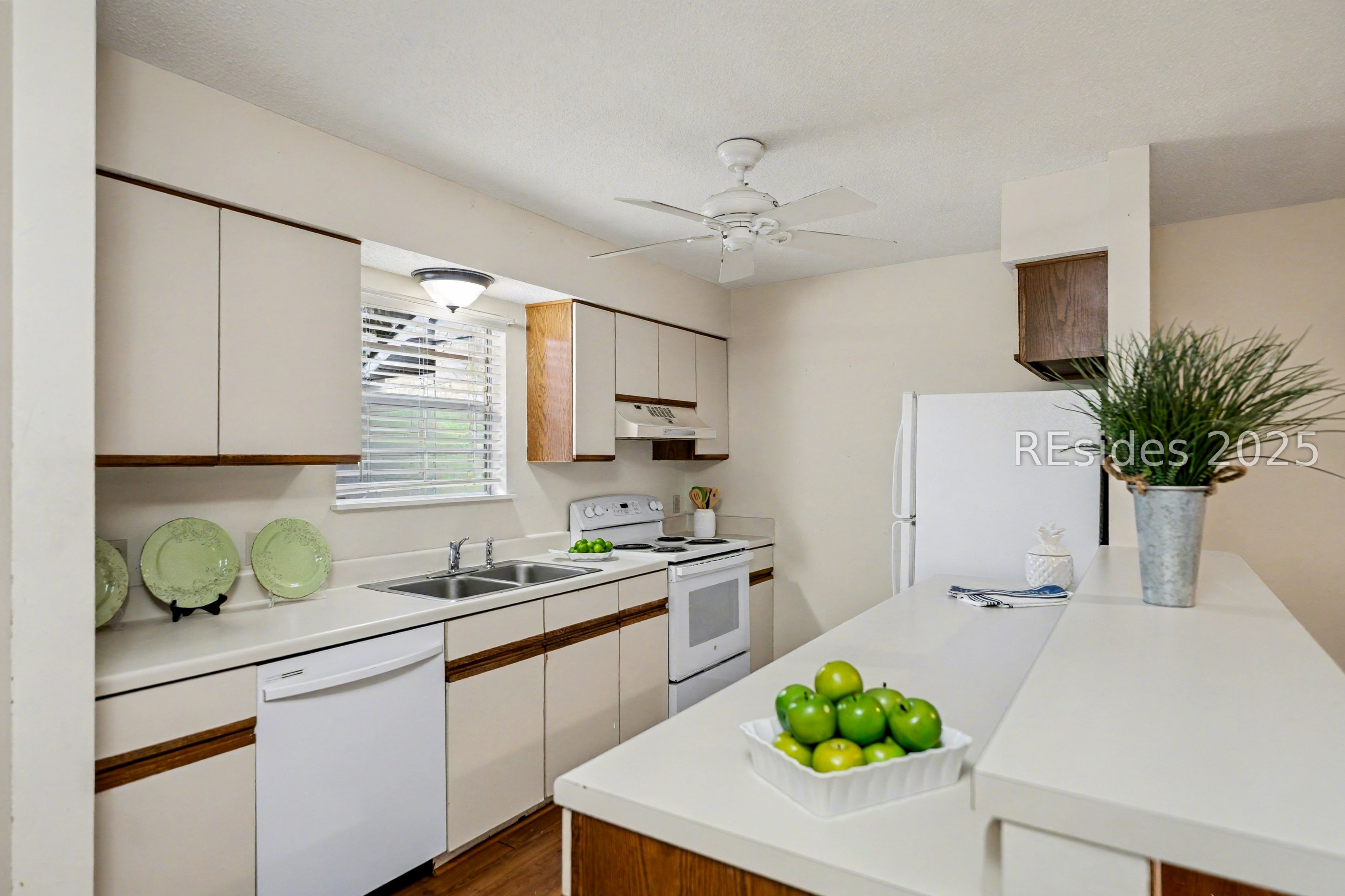 Beaufort, South Carolina 29902, United States, 2 Bedrooms Bedrooms, ,2 BathroomsBathrooms,Residential,Pending,251104