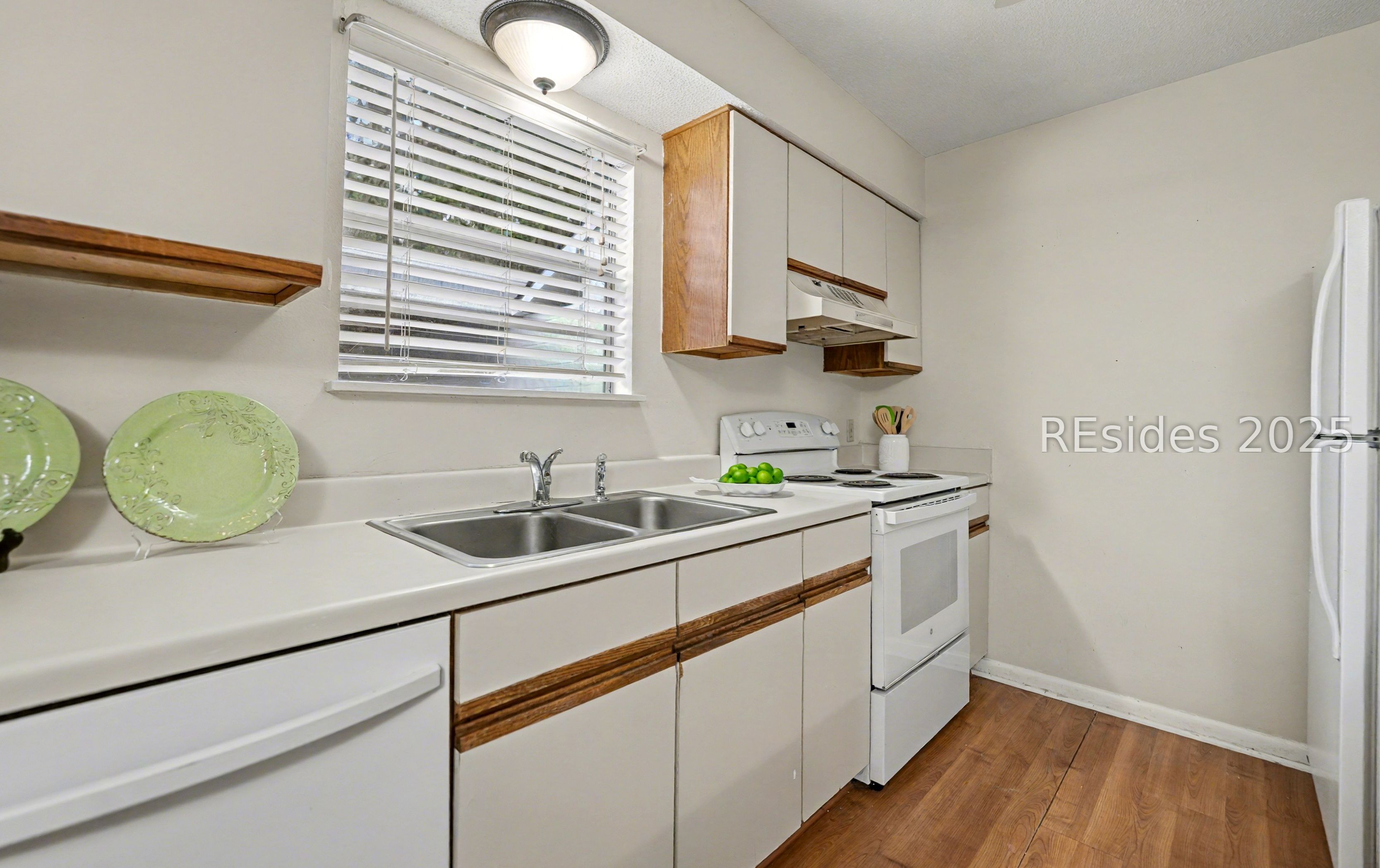 Beaufort, South Carolina 29902, United States, 2 Bedrooms Bedrooms, ,2 BathroomsBathrooms,Residential,Pending,251104