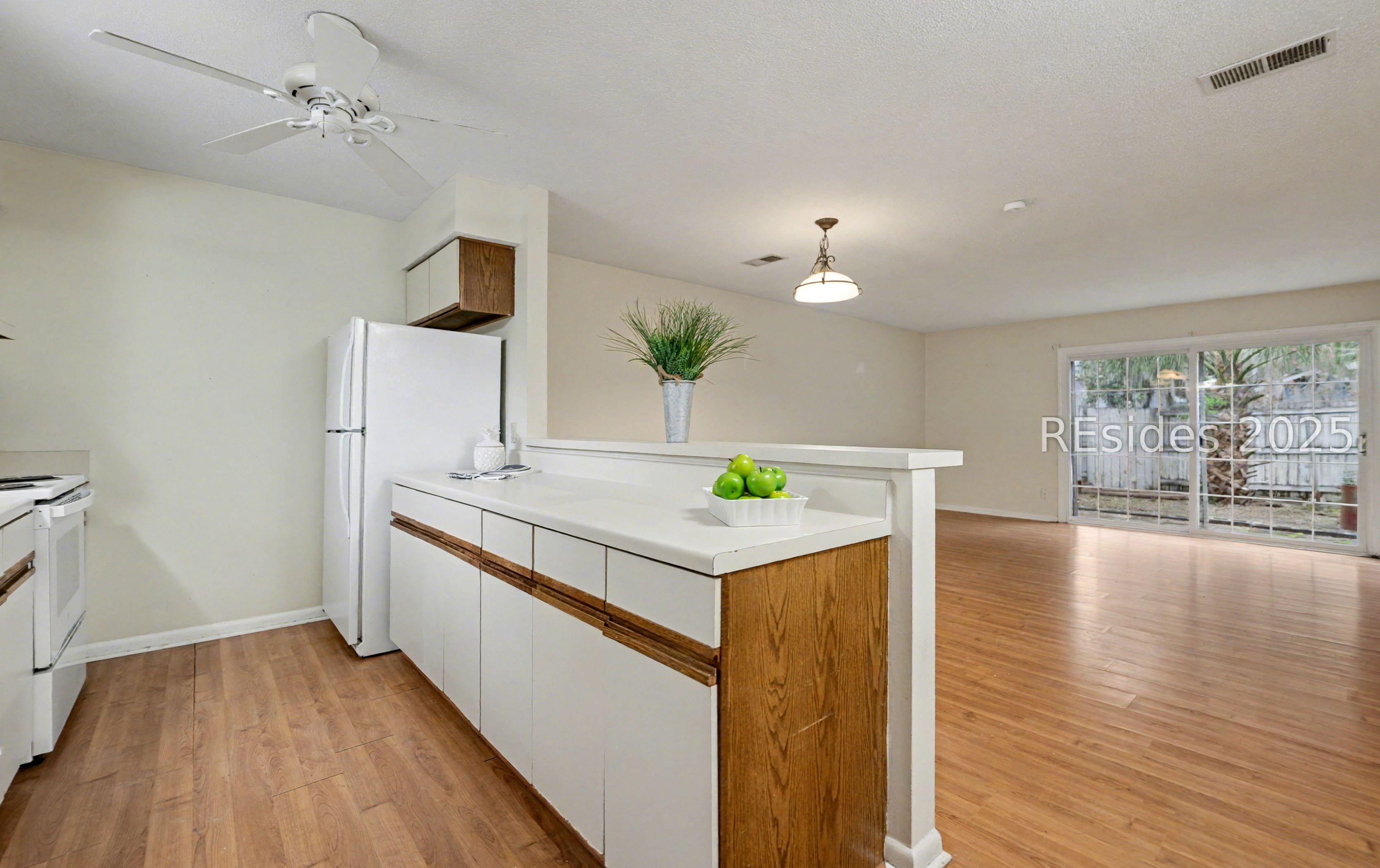 Beaufort, South Carolina 29902, United States, 2 Bedrooms Bedrooms, ,2 BathroomsBathrooms,Residential,Pending,251104