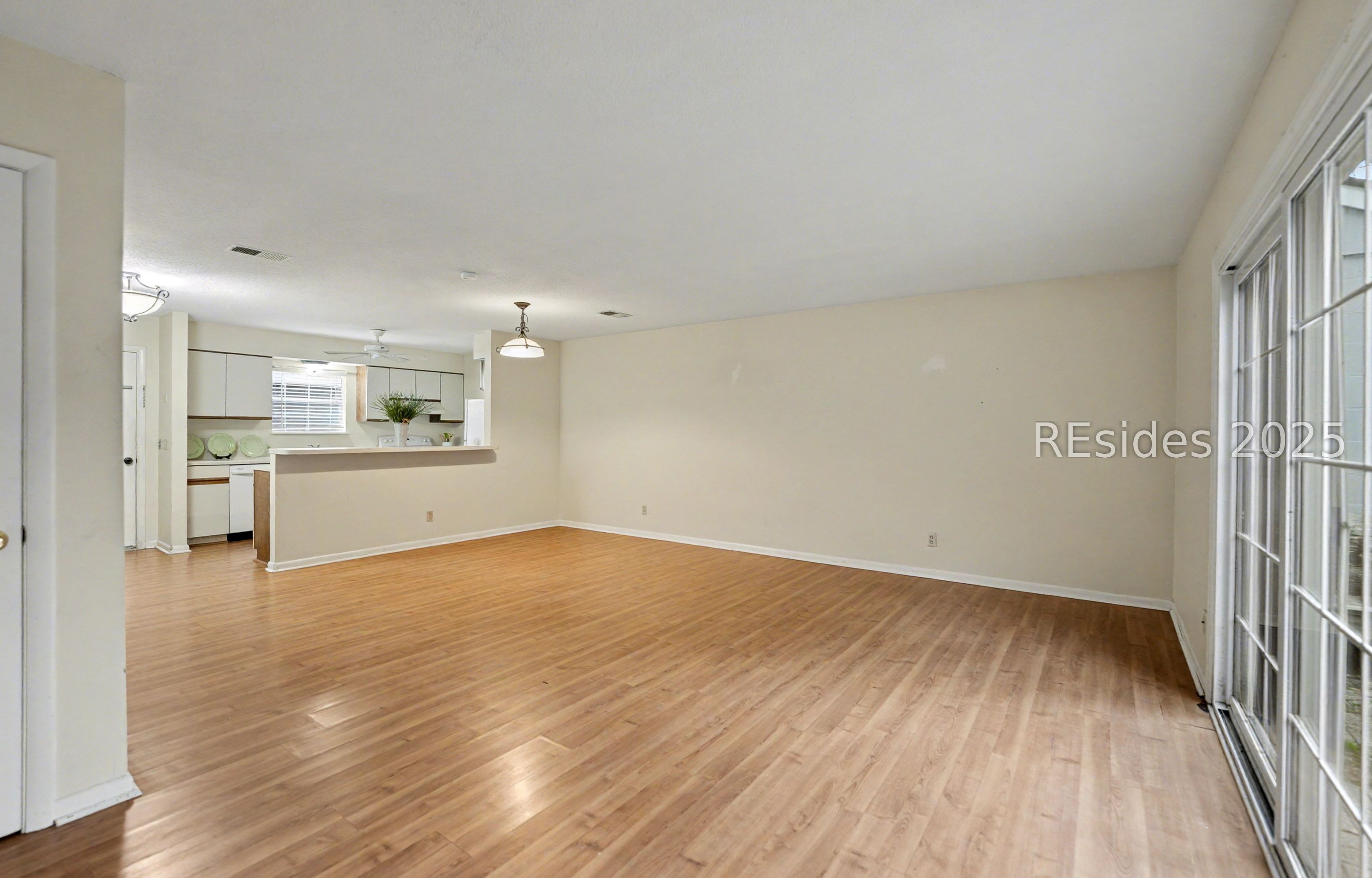 Beaufort, South Carolina 29902, United States, 2 Bedrooms Bedrooms, ,2 BathroomsBathrooms,Residential,Pending,251104